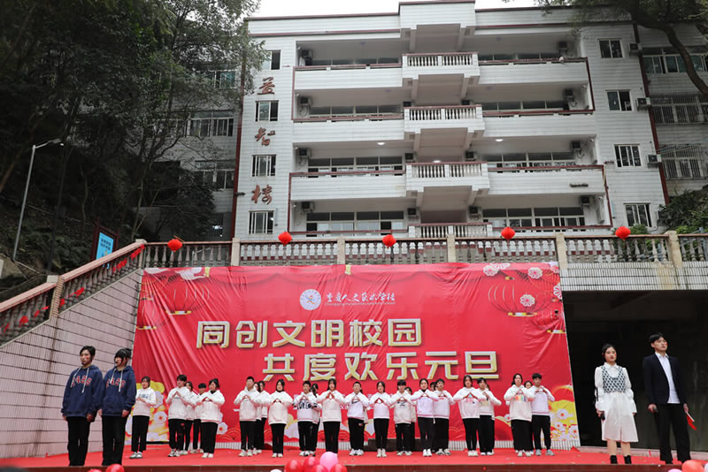 中间4 .JPG