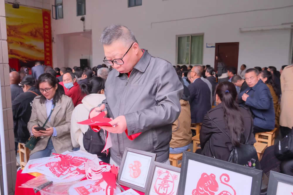 中国传统民间工艺——剪纸